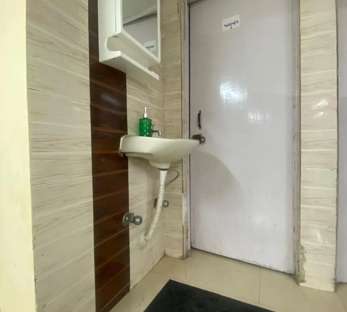 Ideal Hotel In Posh Vasant Vihar Big 1110 Sq Ft New Delhi Lejlighed
